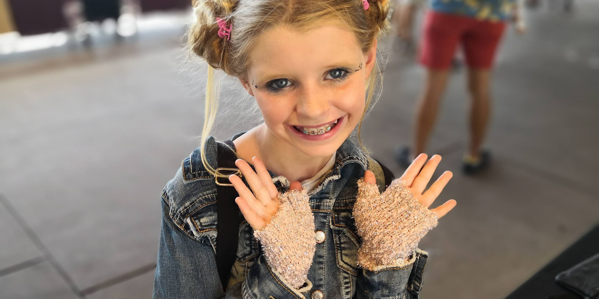 Tween wearing sparkly fingerless Kitten Mittens